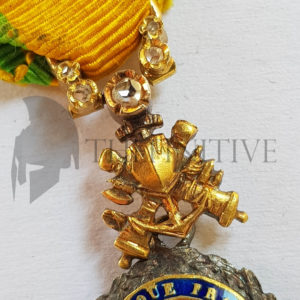 medaglia con diamanti