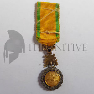 medaglia con diamanti